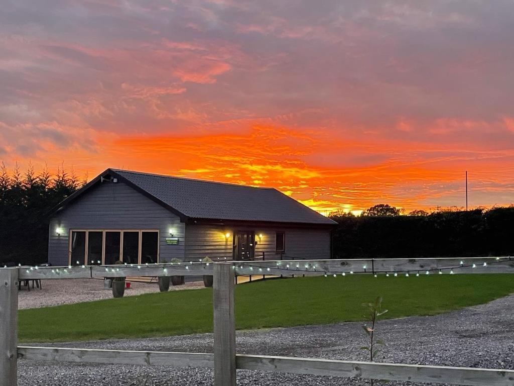 King Richard'S Luxury Lodge - Sleeps Up To 8 ,Dog Friendly ,Near Sherwood Forest At Fairview Farm In Nottingham Set In 88 Acres And Great For Groups,Family Gatherings,Corporate Events Экстерьер фото